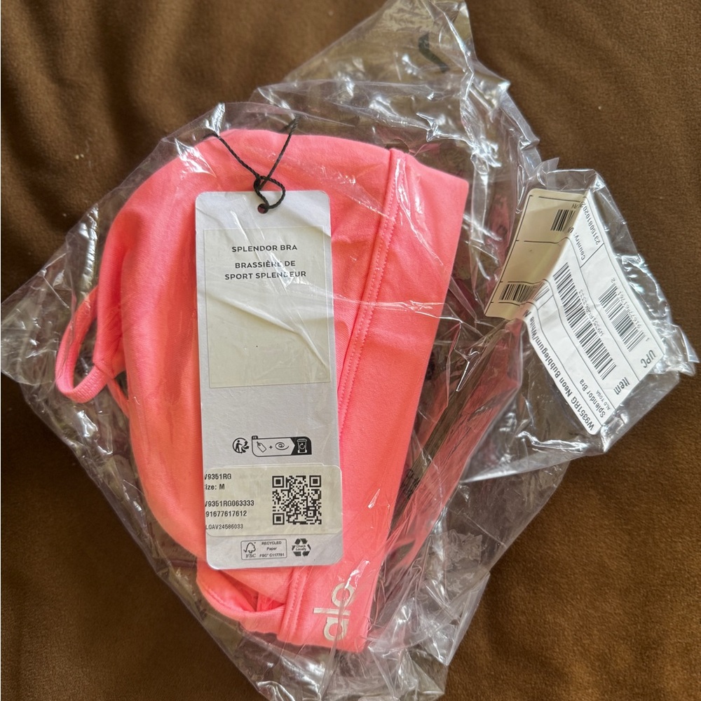 NWT Alo Yoga Splendor Bra in Neon Bubblegum - Picture 4 of 4